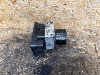 ŘÍDICÍ JEDNOTKA ABS 3T0614517A - 2