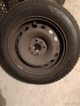 PRODÁM 4x ZIMNÍ TÉMĚŘ NOVÉ ZIMNÍ PNEU 185/65R14 - 2