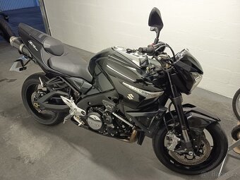 Prodám Suzuki B-king obsah 1340ccm Top stav - 2