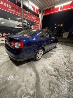 Volkswagen jetta 1.6 FSI 85kw - 2