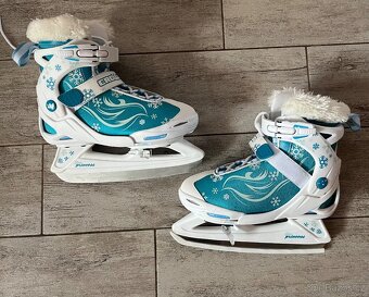 Prodám dívčí stavitelné brusle vel 32 - 35 - 2