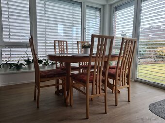 Prodám kvalitní jídelní sestavu z masivního lakovaného buku - 2