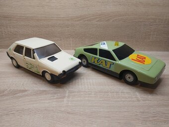 Auto, stará hračka KAT 175 - 2