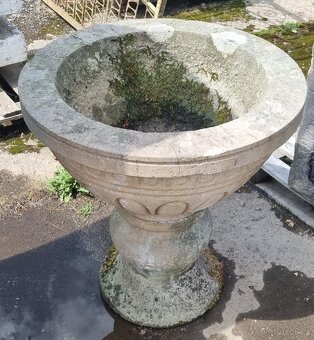 Pískovcová váza - 2