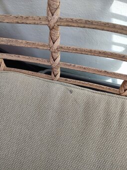 Prodám 2 křesílka a malý kulatý stolecek - 2