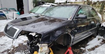 prodám díly ze Škody Superb 1 ,černá met. 9910 - 2