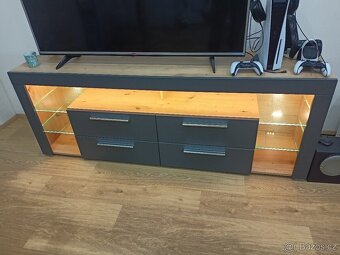 Prodám TV stolek Goal, dub/šedý, s osvětlením - 2