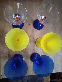 Barevné sklenice se stopkou - 2