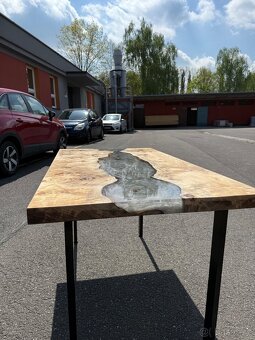 Epoxidový stůl z masivního dřeva - 2