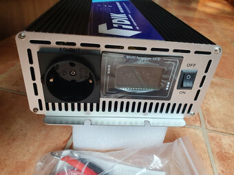 Měnič 12V / 220 V, 5000/2200W, čistý sinus - 2