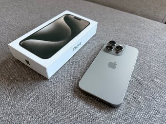 Apple iPhone 15 Pro 256 GB Přírodní Titan - 2