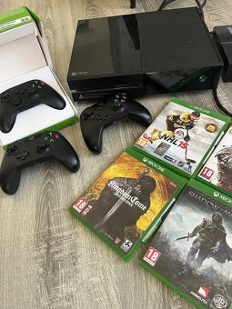 Xbox one, 3 ovladače a hry - 2