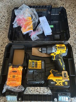 Aku vrtačka s příklepem DeWalt - 2