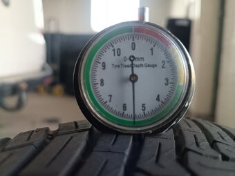 195/65 R15 CONTINENTAL (2923). - 2