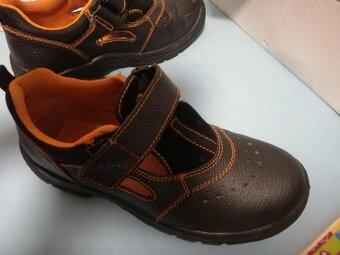 Boty pracovní s bezpečnostní špičkou - 2