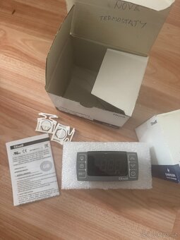 DIXEL XR10CX nový panelový termostat - 2