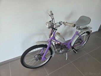 Stadion S11 po renovaci fialový, akce výprodej - 2