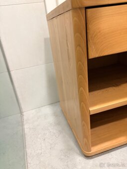 Dřevěný noční stolek a šuplíkem - 2