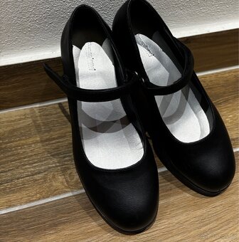 Krásné dívčí střevíčky velikost 33 - 2