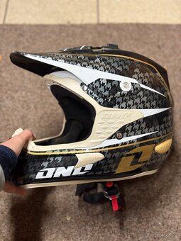 Motokrosová helma - 2