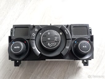 Ovládání klimatizace Peugeot 5008 - 2