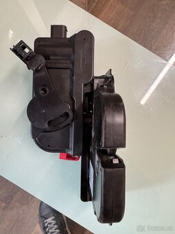 MERCEDES VITO W639 ZÁMEK ZADNÍ KLAPKY A6397401635 - 2