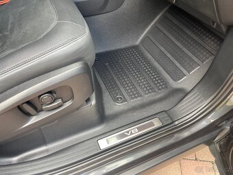 Land Rover Defender V8 - 2