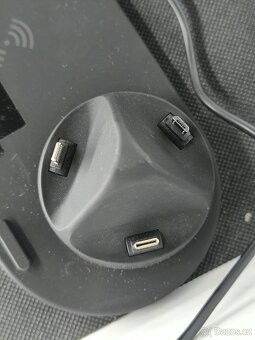 Prodám dobíjecí stanici Charger dock - 2