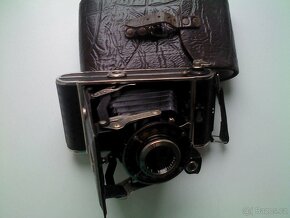 Prodám sběratelům starý měchový fotoaparát + kameru - 2