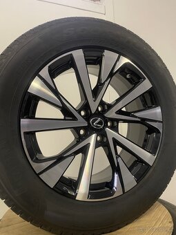 Original nové Lexus NX r18 + Pirelli 235/60/18 100% - 2