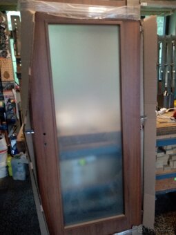 Prodám dveře 80pravé Teak, prosklené - 2
