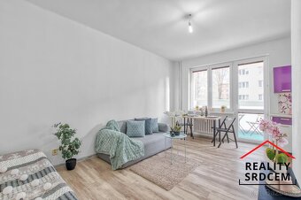 Pronájem bytu v os. vlast. o velikosti 1+kk/21 m2 + zasklená - 2