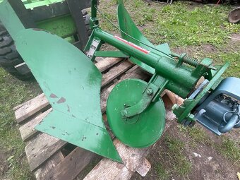 Prodám nový pluh PON 25A za malotraktor TZ-4K nebo MT-8 - 2