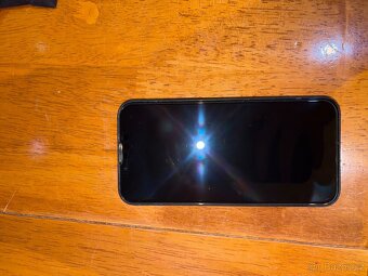 iPhone 13 mini – 128 GB – černý – funkční, ale má rozbitá zá - 2
