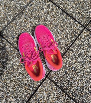 Dámské běžecké boty Brooks Ghost Max 2 W Pink - 2
