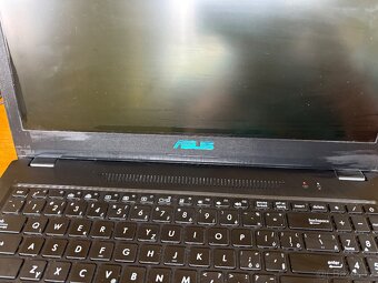 Asus herní notebook - 2