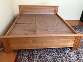 Manželská postel z masivu - jasan - 2