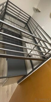 Prodám postel ikea svarta s deskou - 2