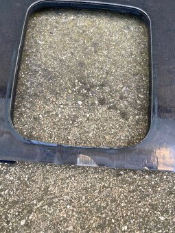 BMW E34 výdřeva kolem řadičky - 2