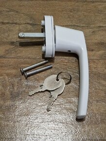 Prodám kliky na okna 6ks - zamykací klíčem - 2