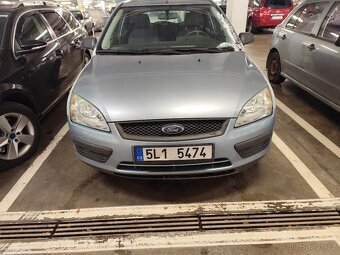 Ford Focus 1.6i - 2