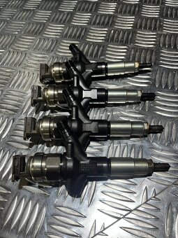 // Vstřikovače Subaru Legacy 2.0D 110kw // - 2