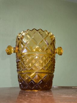 Jantarová váza - 2