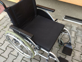 Invalidní vozík mechanický - odlehčený skládací - 2