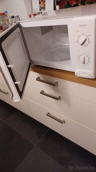 Prodám mikrovlnou troubu Daewoo KOR 8605 - 2