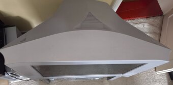 82 cm Wega trinitron , originální stolek a ovladač,top stav - 2