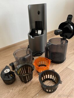 Šnekovy odšťavňovač HUROM H200 - 2
