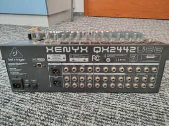 Mixážní pult Behringer Xenyx QX2442USB - 2