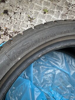 Zimní pneu 205/45/R18 - 2