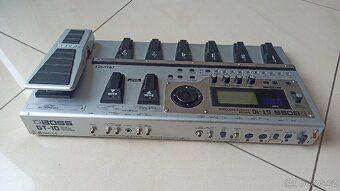 Prodám kytarový multiefekt BOSS GT-10 - 2